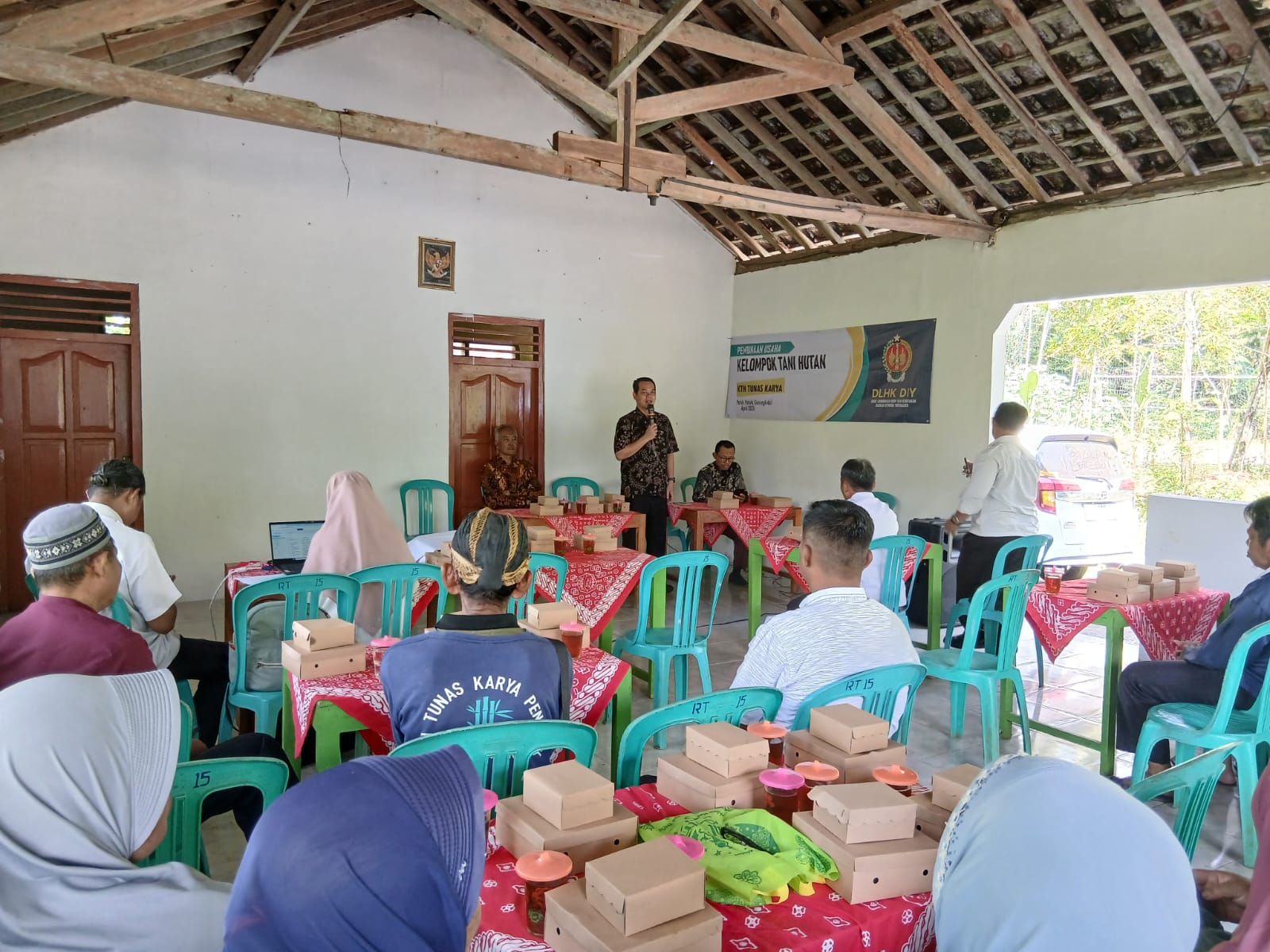 Pembinaan Usaha Kelompok Tani Hutan