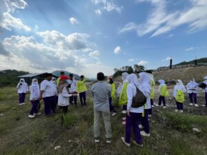 Kunjungan Edukatif Mahasiswa UBHI di TPA Piyungan