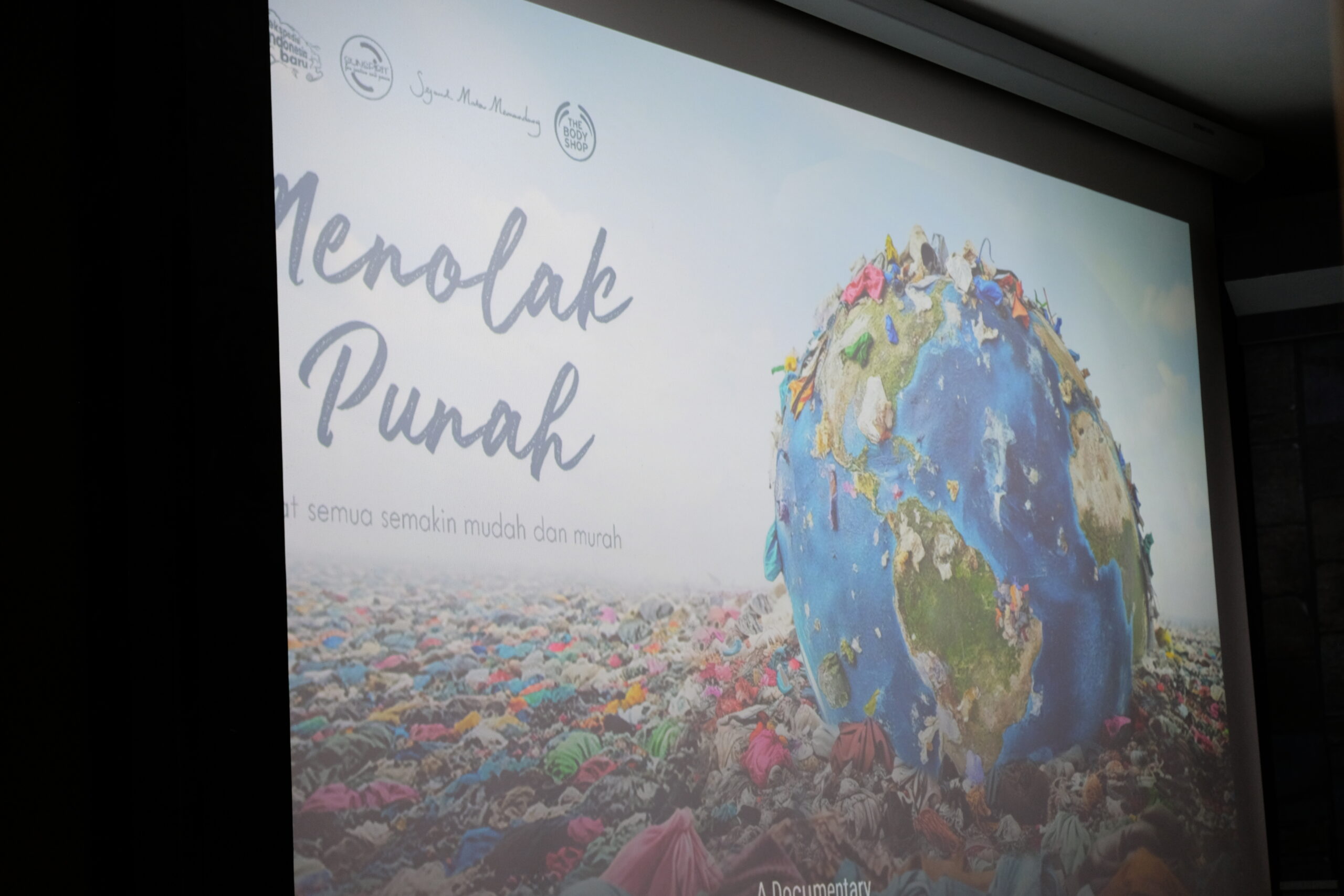 Menolak Punah: Mengawali Refleksi Lingkungan melalui Film Dokumenter