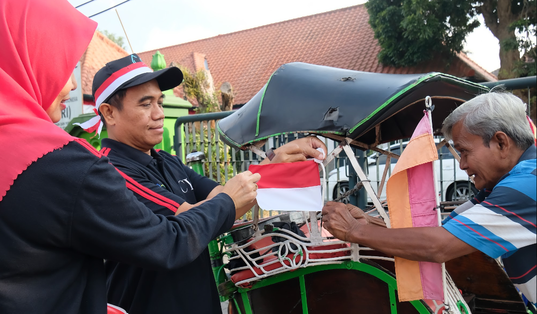 Pembagian Bendera Merah Putih